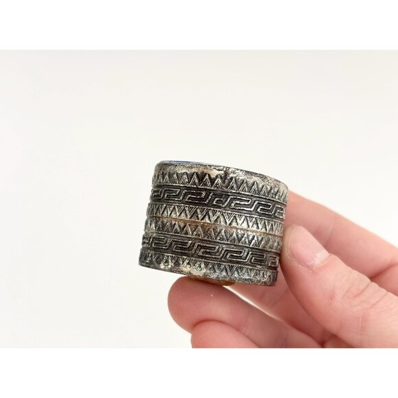 Japanense Handmade Blue Ceramic Floral Painted Oval Trinket | jewelry | Ring Box - Picture 3 of 15